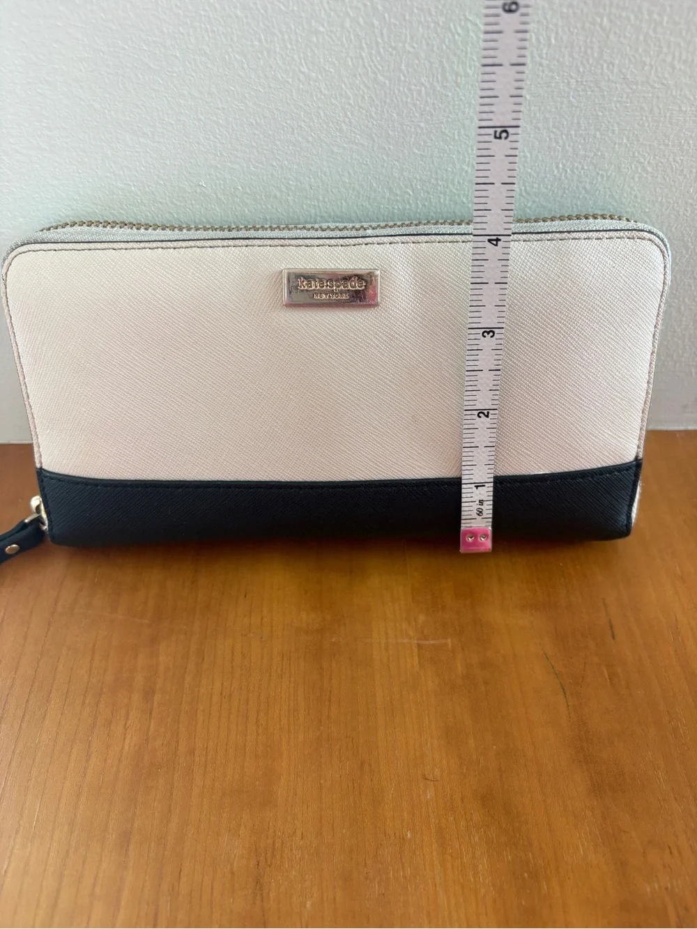 Kate Spade Wallet Beige Black Laurel Way Neda Zip Around Continental WLRU2670